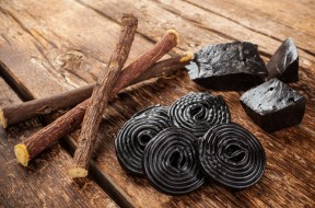 Production steps of licorice, roots, pure blocks and candy.