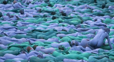 I nudi blu di Spencer Tunick a Hull